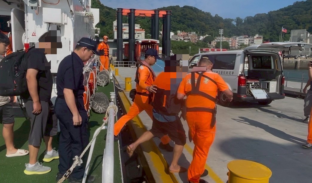 東引鄉親須救護 海巡馳援急後送