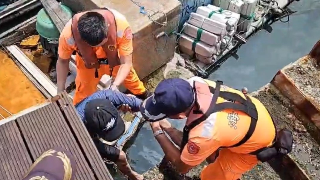 民眾港區失足落海 海巡即刻救援成功