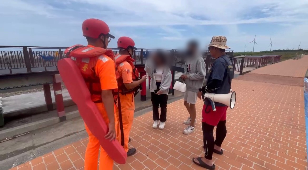 「丹娜絲」颱風來勢洶洶 海巡與救生協會共同維護民眾安全