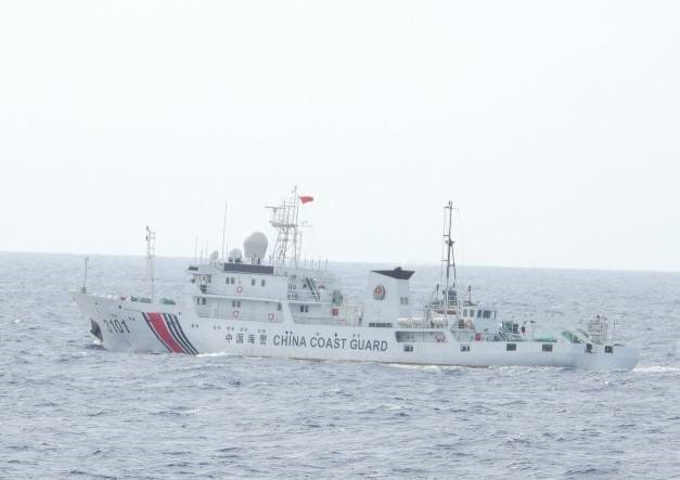 中國海警船侵擾東沙海域 影響印太區域的和平穩定 海巡派雙艦全程監控驅離