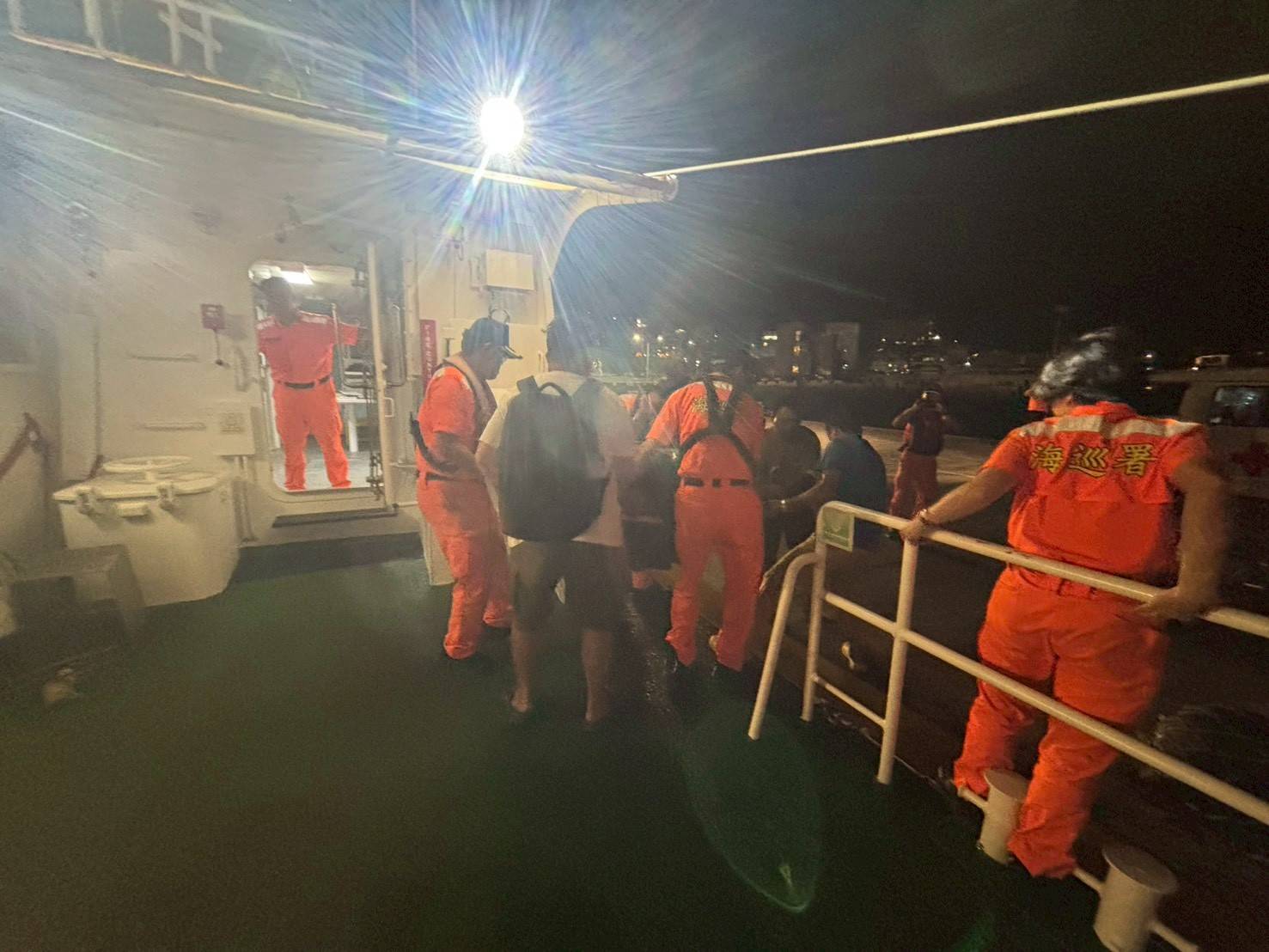 北竿鄉親車禍受傷 海巡夜間馳援後送