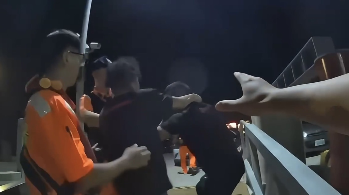 【海上釣魚糾紛引發衝突　海巡即時制止逮捕現行犯】