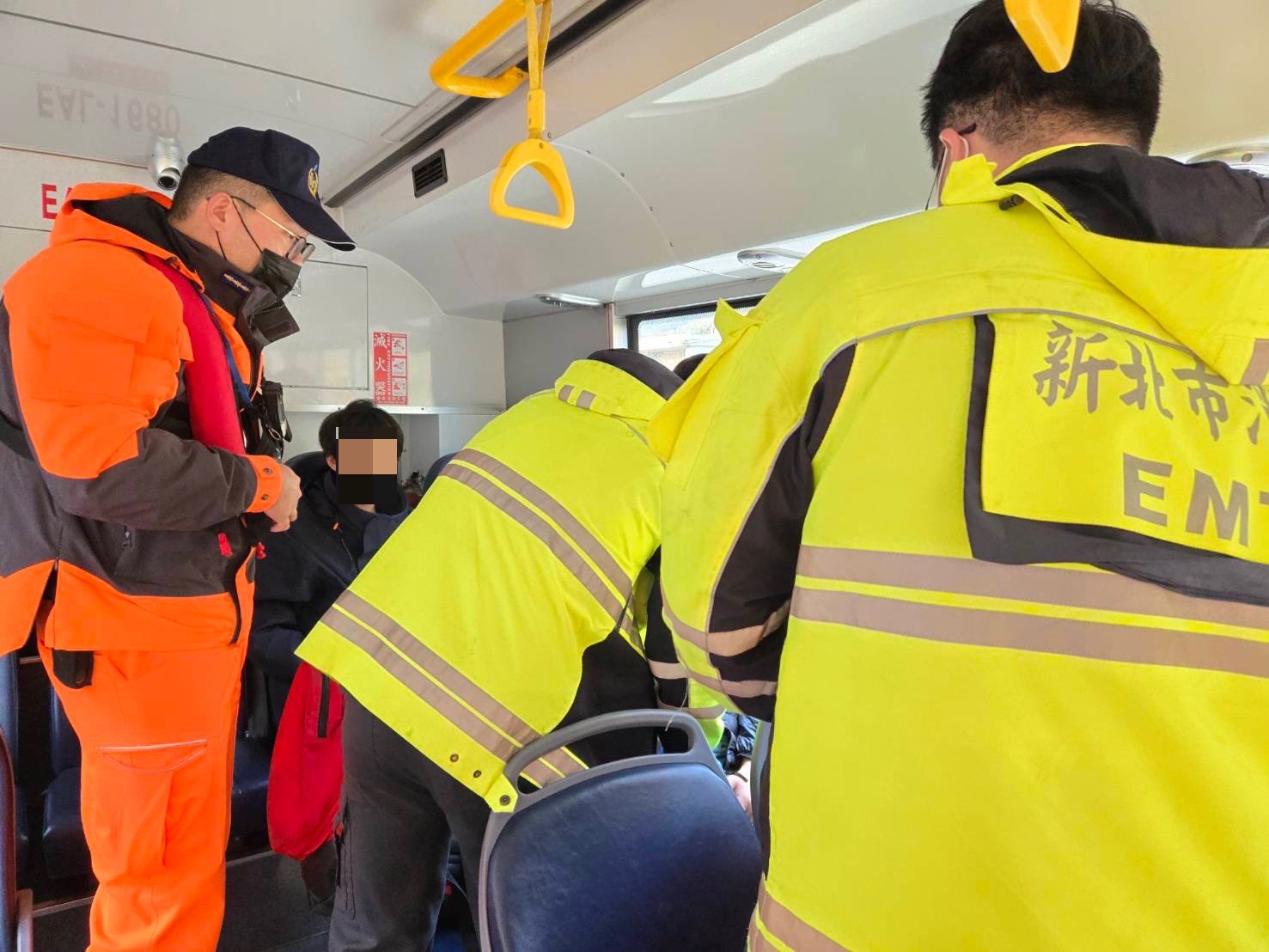 海巡同仁即時應變  協助昏迷學生送醫