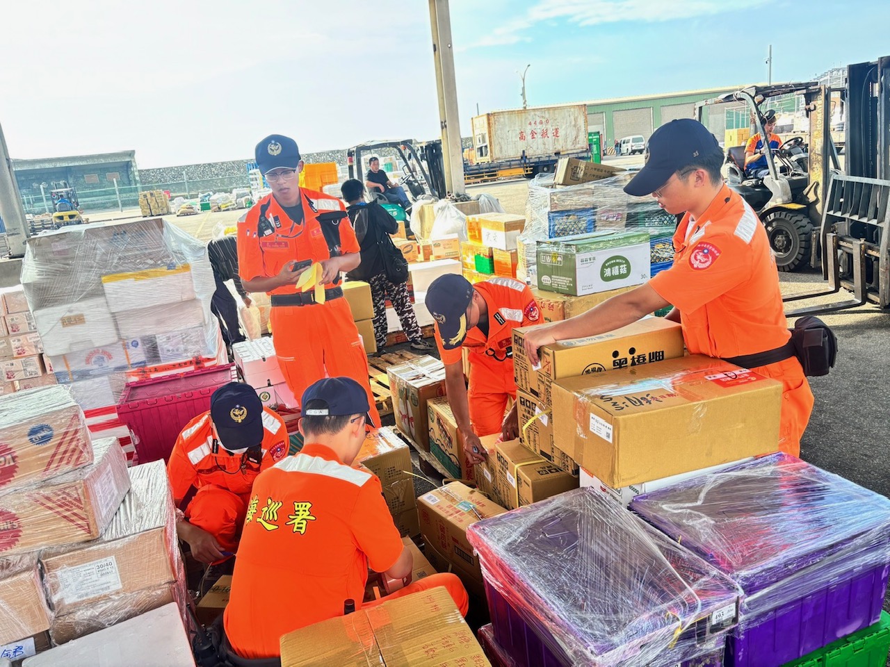 防範非洲豬瘟疫情擴散 全面提高國內航班物流拆檢 海巡少將副分署長赴馬祖督導防疫工作