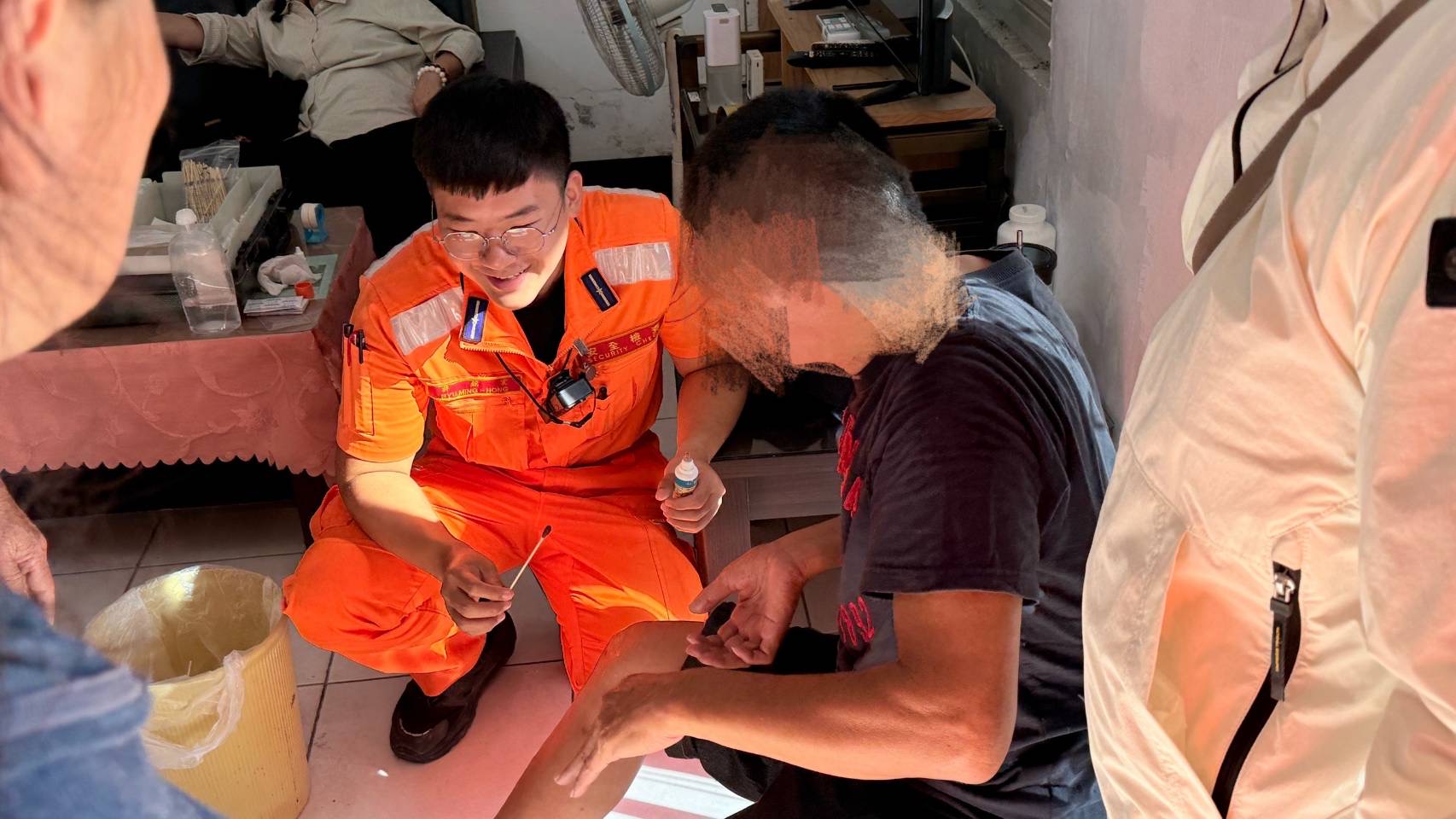 眼尖海巡秒通報！芳苑北蚵道蚵車翻覆全數脫困送醫