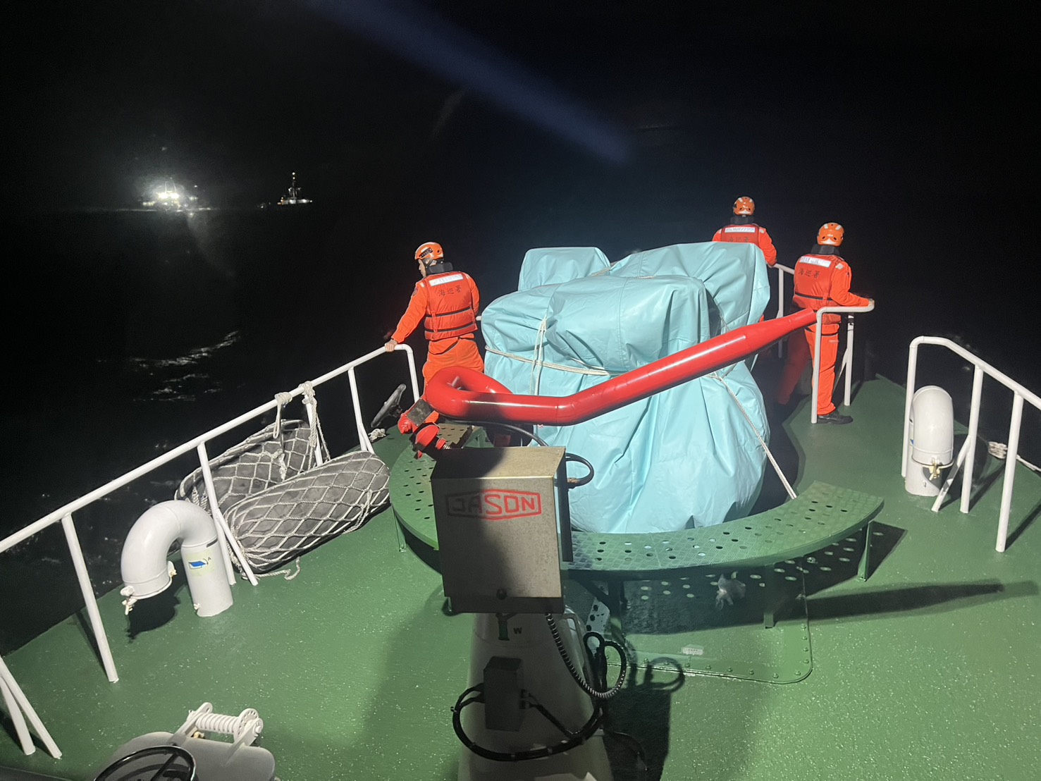 淡水外海漁船翻覆 海巡派艇持續搜救