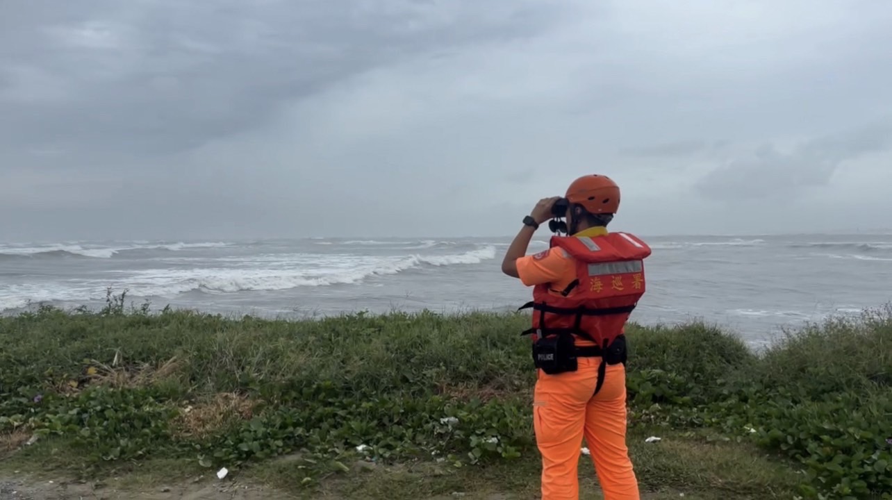 鳳凰颱風逼近  南部海巡啟動防颱整備 籲民眾遠離海邊確保安全
