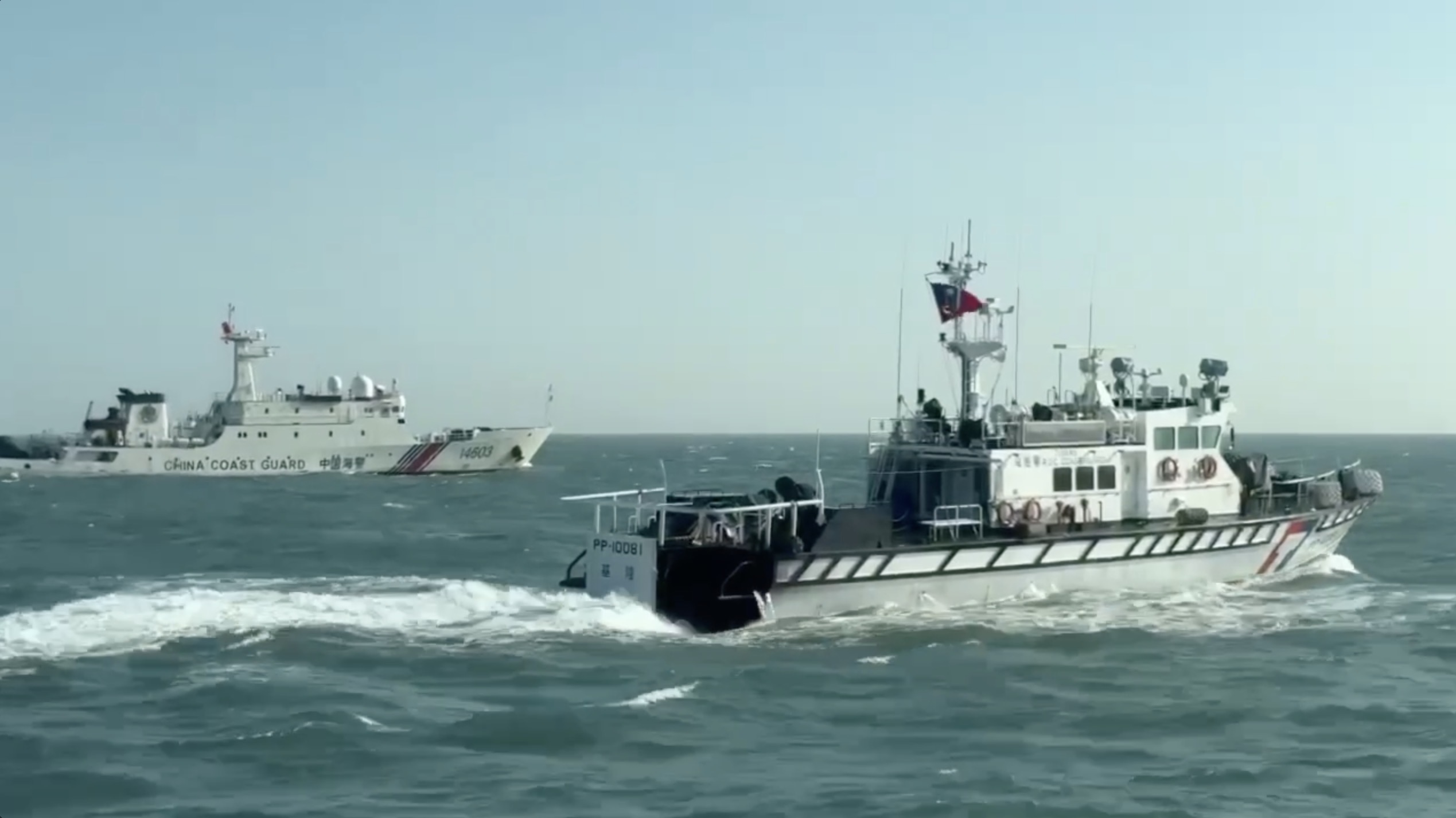 中國海警又編隊侵擾金門海域 海巡不畏風浪強勢併航驅離