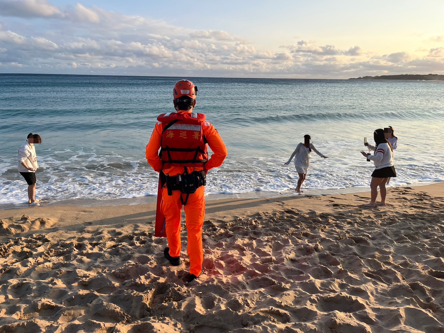 學生墾丁畢旅親海活動  海巡戒護守護安全