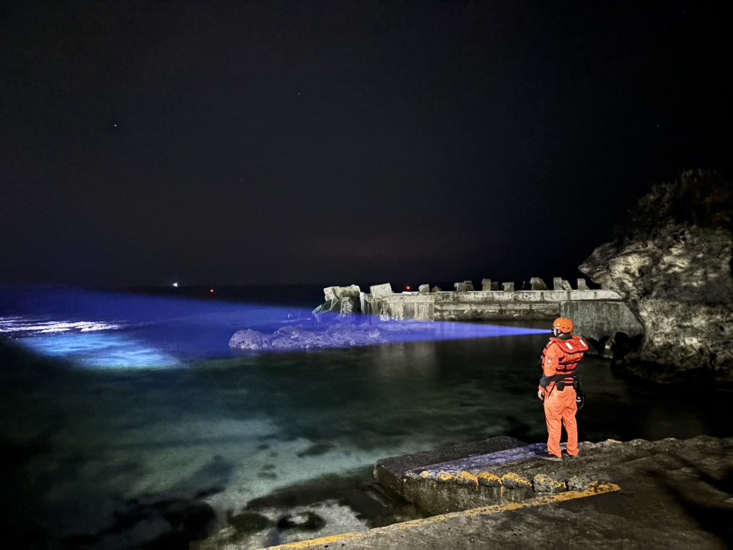 小琉球民眾潛水失蹤，海巡派勤急尋搜救