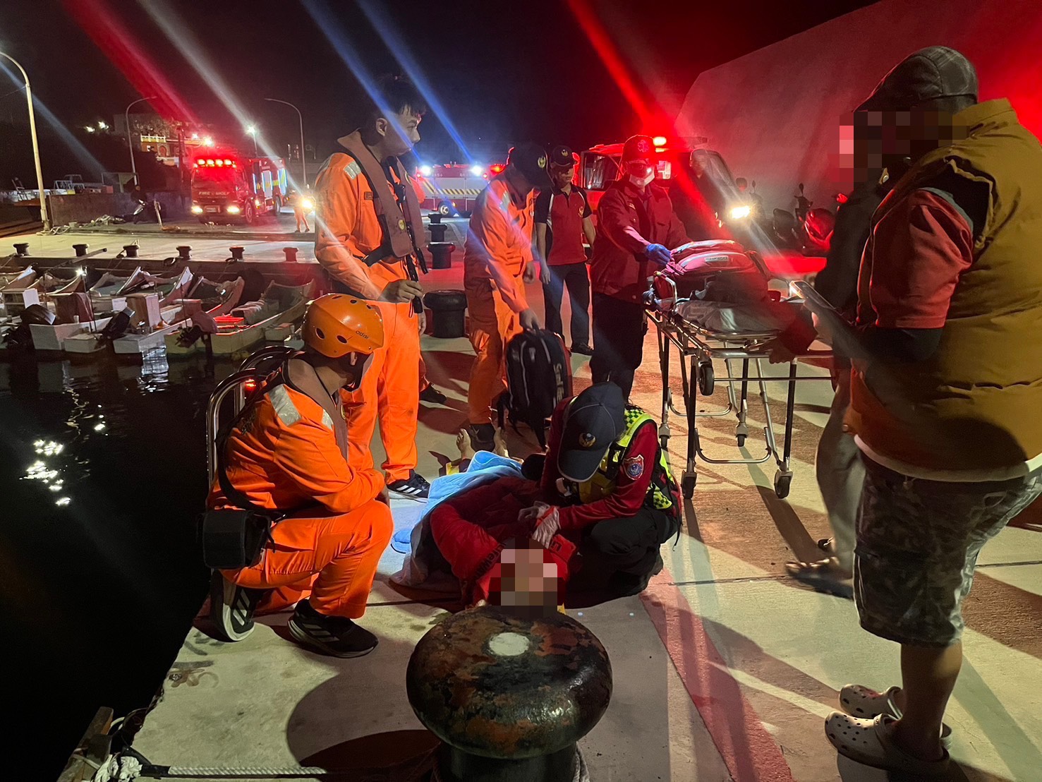 小琉球港區暗夜驚傳落水　海巡聞訊火速馳援