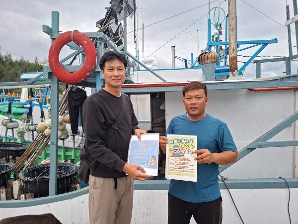 偵防分署115年1月13日臺東查緝隊於臺東縣長濱漁港運用漁民聯訪時機實施預防犯罪宣導。