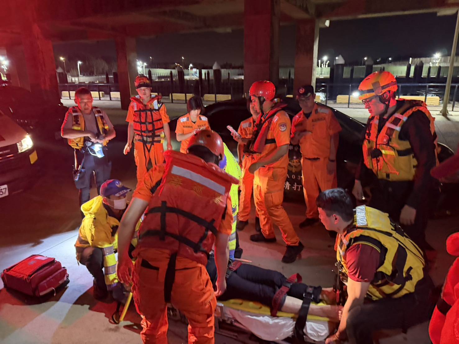 港監系統鷹眼立大功！竹圍海巡奮勇躍海救命