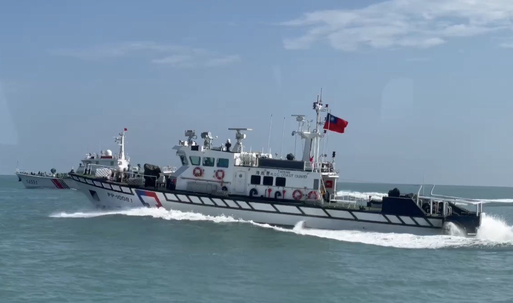 金門漁民把握漁汛期紛出海作業 中國海警趁機侵擾遭我海巡驅離