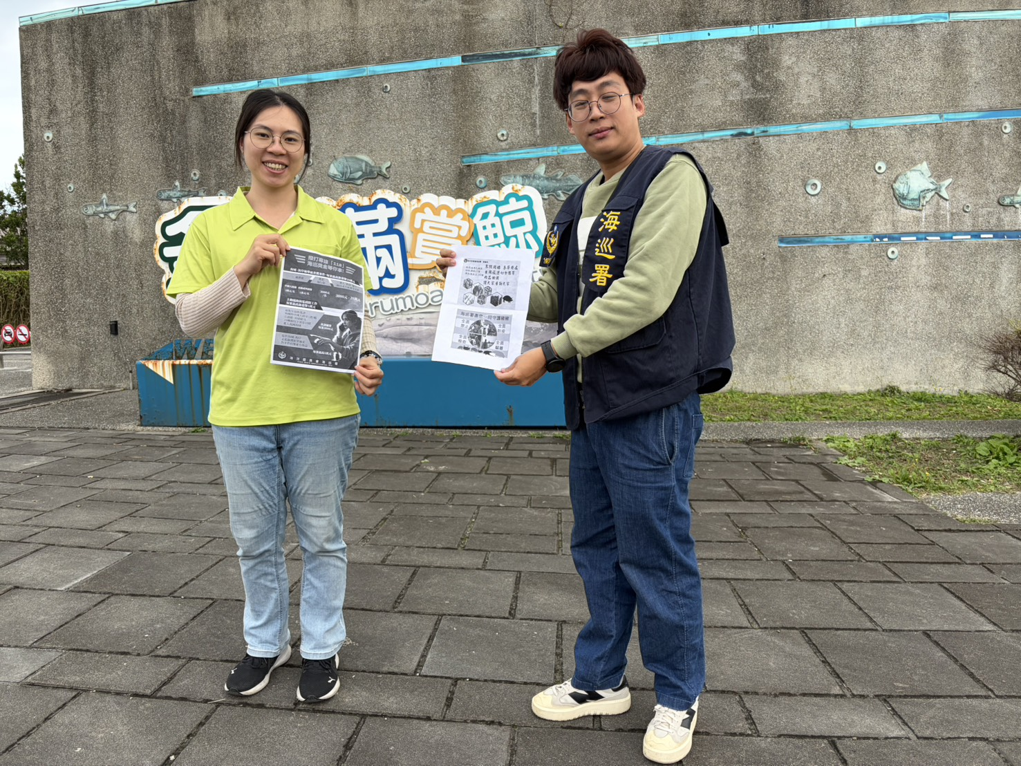 偵防分署4月7日花蓮查緝隊於花蓮漁港運用漁民聯訪實施預防犯罪宣導。