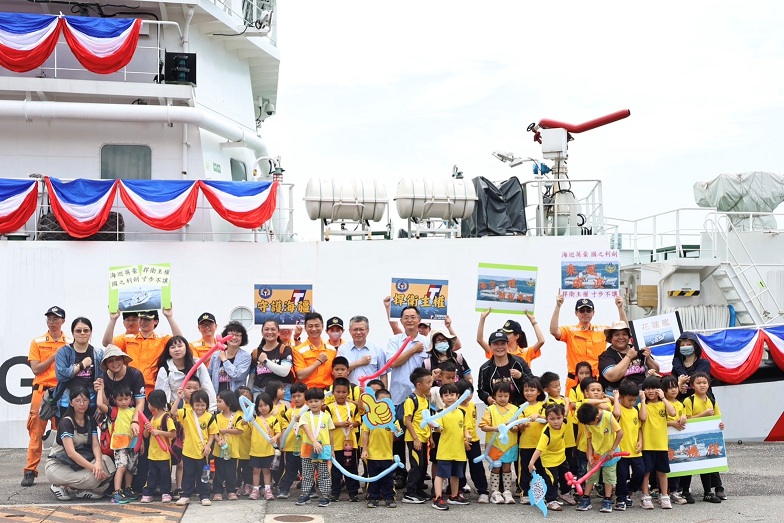 看見山海與生命的「韌性」！ 攜手新城附幼及馬太鞍鄉民登艦參訪