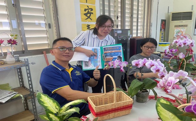 偵防分署5月6日屏東查緝隊於拜訪枋山鄉婦女會時機運用實施海巡服務專線118及預防犯罪宣導。