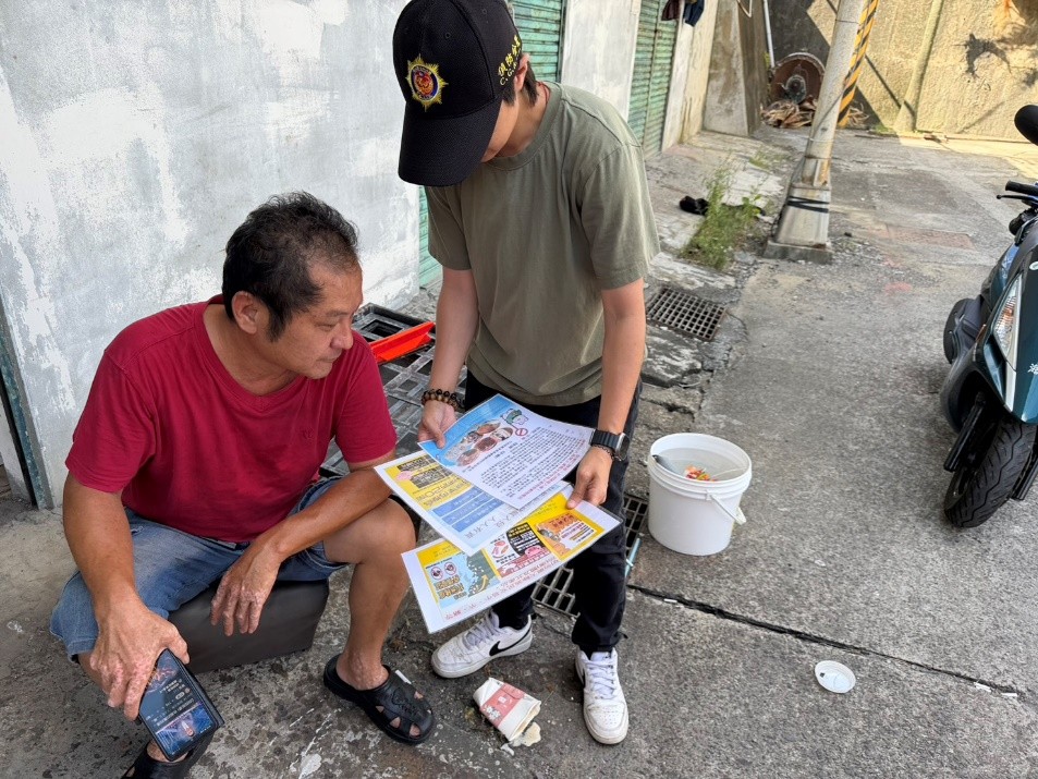 偵防分署5月13日基隆查緝隊於萬里漁港實施海巡服務專線118及預防犯罪宣導。
