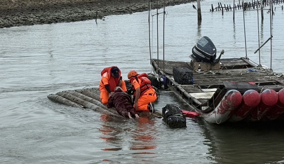 臺南豪雨民眾落海　海巡爭分奪秒救援
