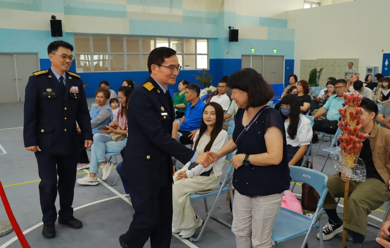 海巡署守護力量注新血 專業預備軍官班67名學員結訓授階
