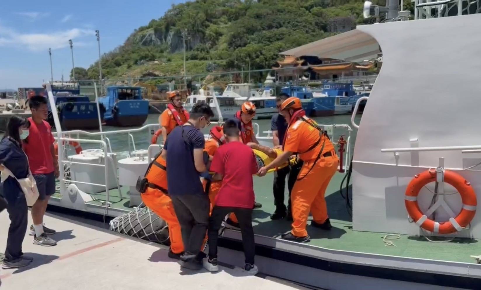 北竿鄉民突發昏迷 海巡緊急跨海後送搶救生命