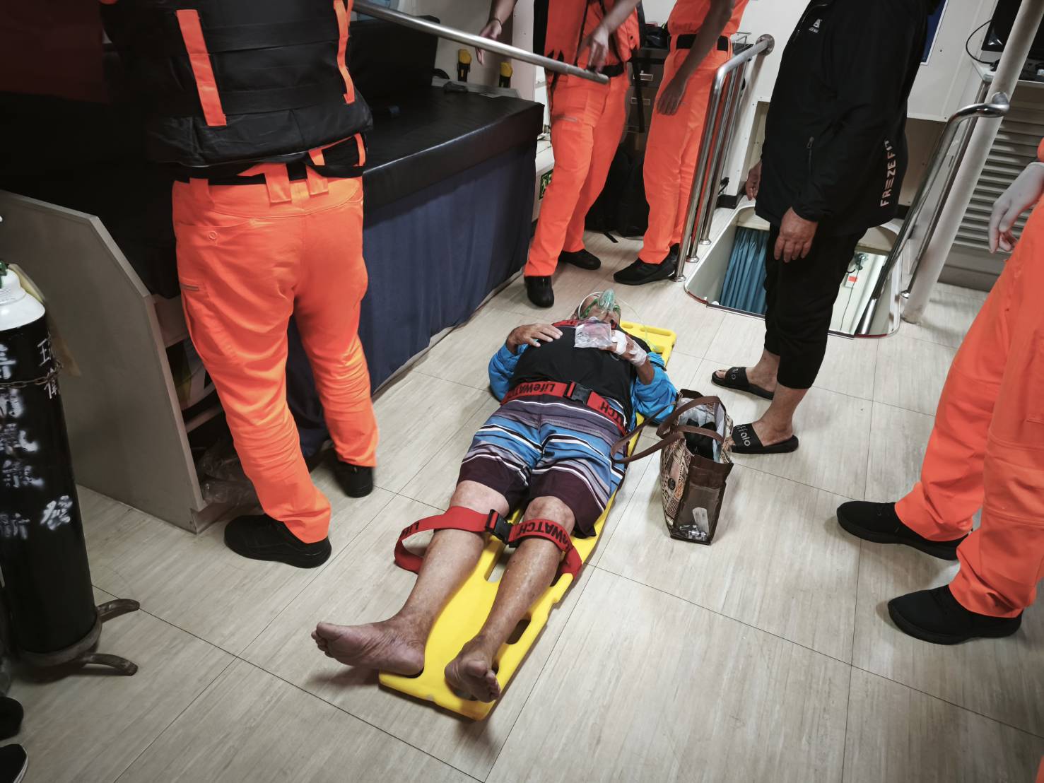 海巡深夜馳援小琉球醫療後送　爭分奪秒護送病患就醫