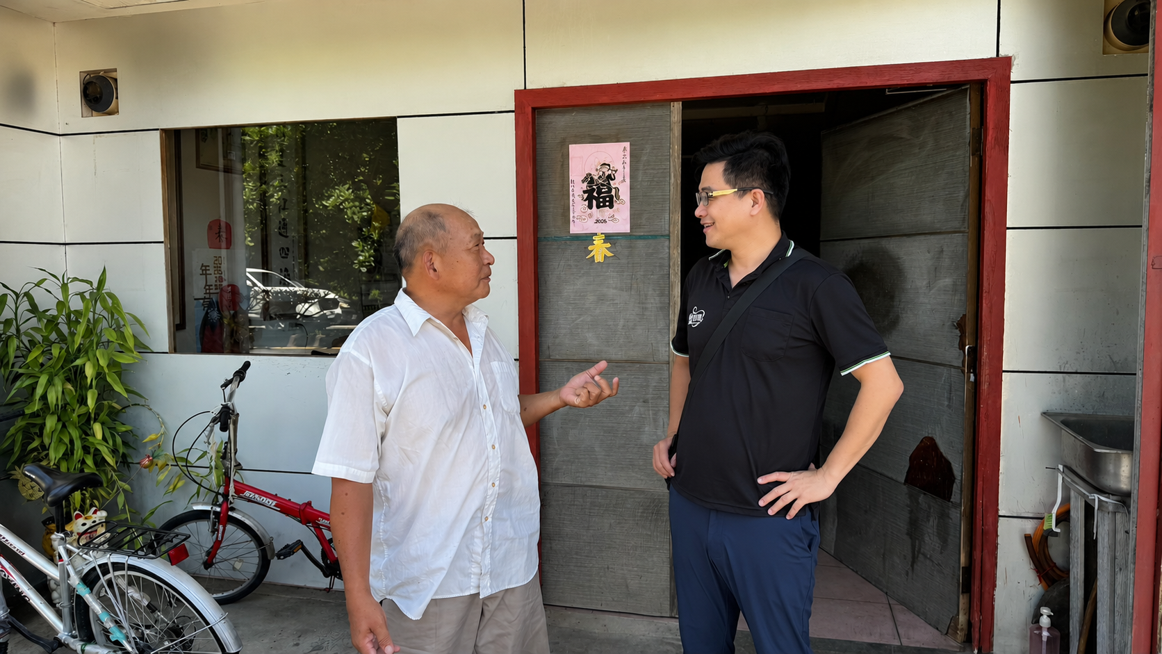 偵防分署6月22日新竹查緝隊於南寮漁港運用漁民聯訪時機實施海巡服務專線118及預防犯罪宣導。