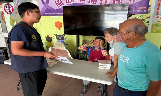 偵防分署7月13日雲林查緝隊於麥寮鄉三盛活動中心實施海巡服務專線118及預防犯罪宣導。