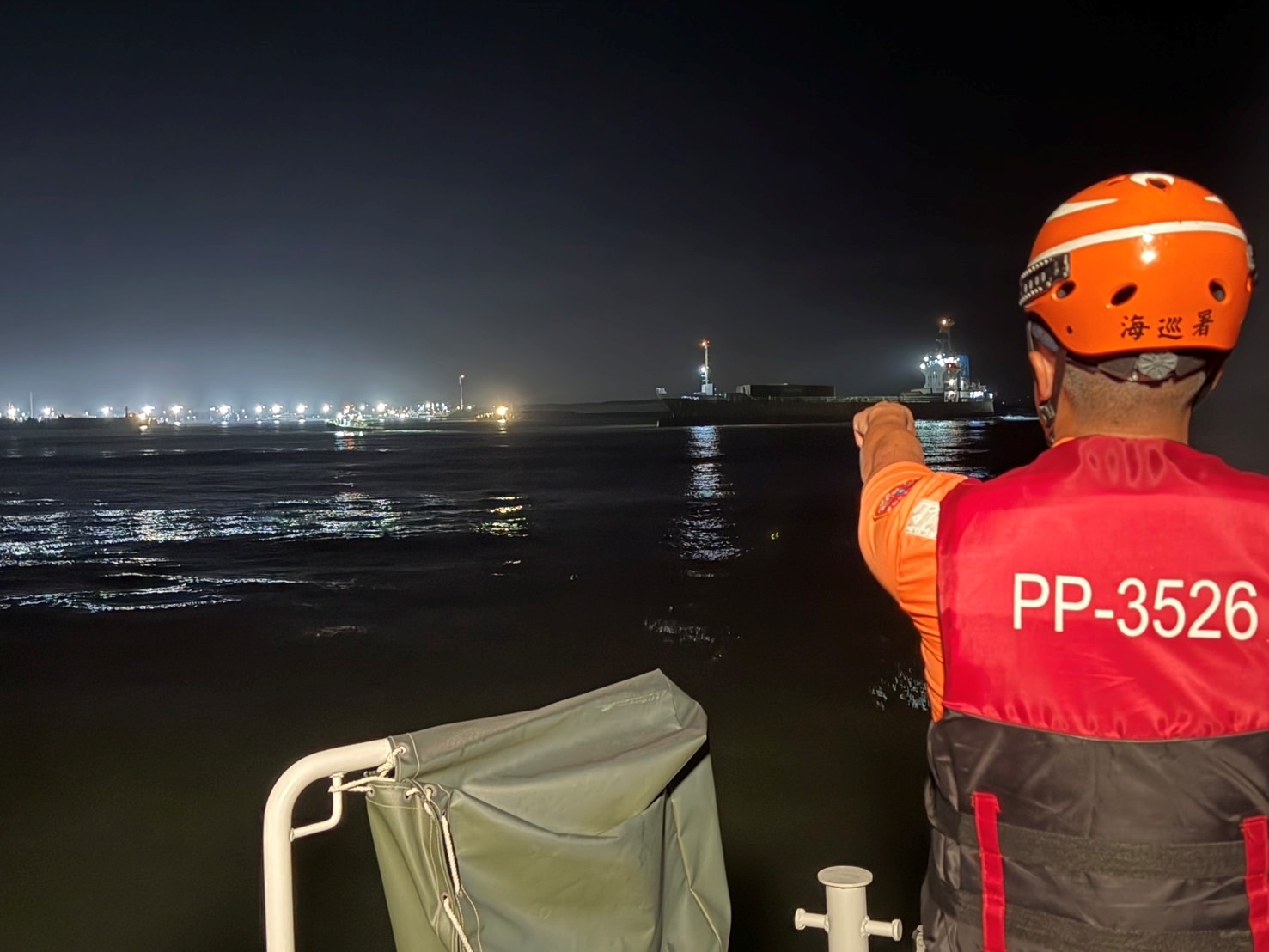布袋貨輪驚魂擱淺 海巡陸海空立體監控化險為夷