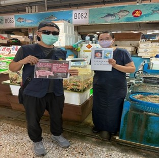 偵防分署8月26日臺中查緝隊於梧棲漁港實施預防犯罪宣導及防範豬瘟。