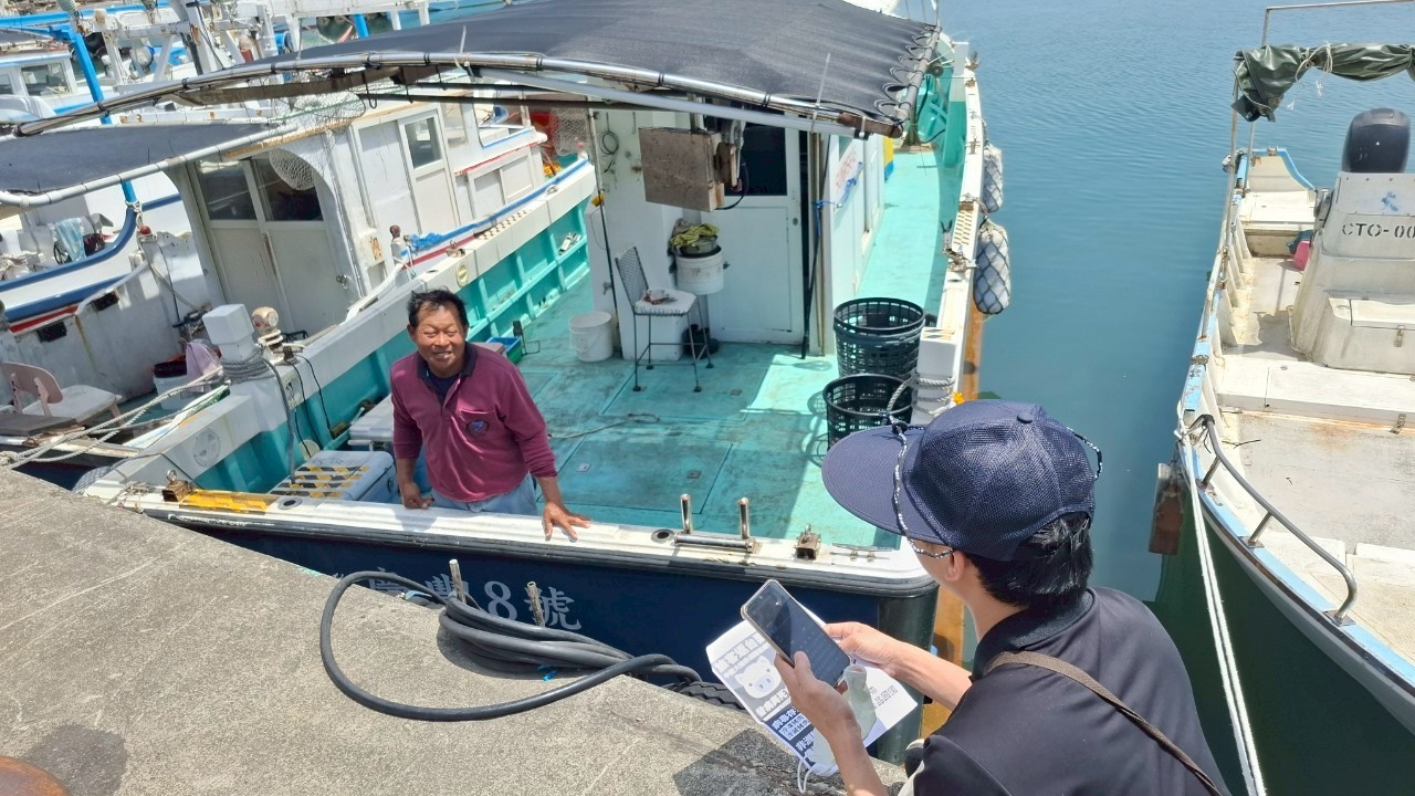 偵防分署9月17日臺北查緝隊於馬崗漁港實施宣導海巡服務專線118及防範豬瘟。