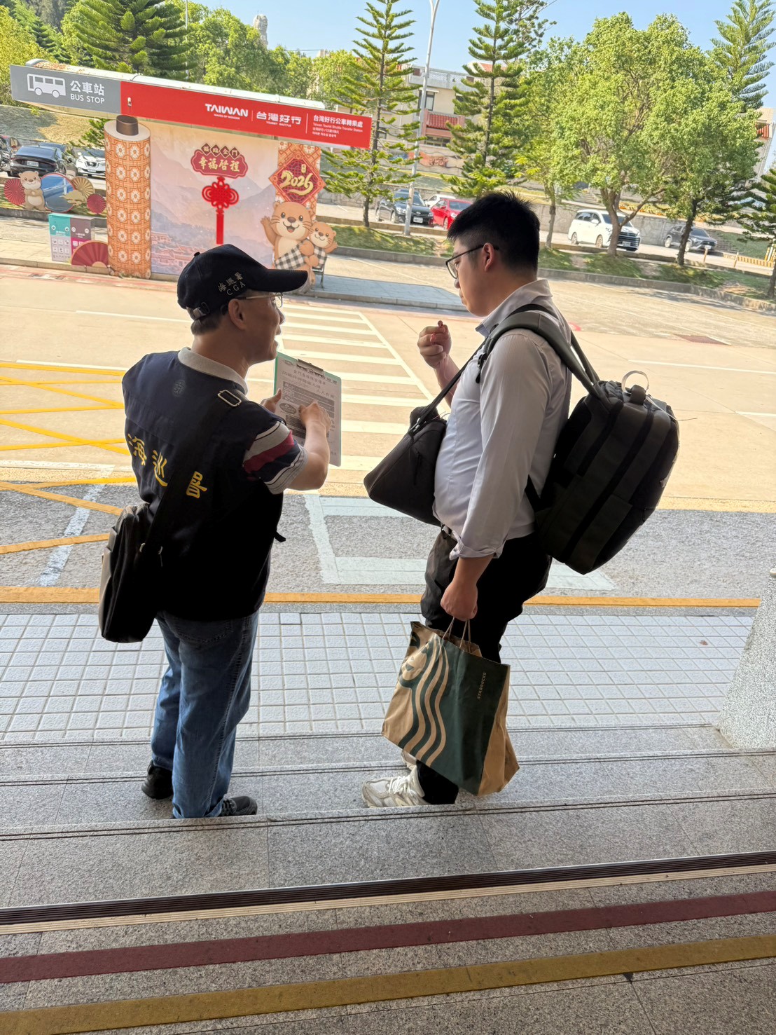 偵防分署9月22日金門查緝隊於金門尚義機場實施海巡服務專線118及預防犯罪宣導。