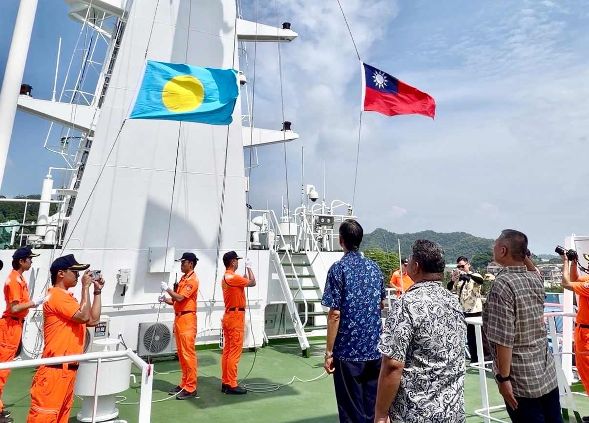 臺帛國旗齊揚嘉義艦 共慶雙十國慶見證兩國深厚邦誼